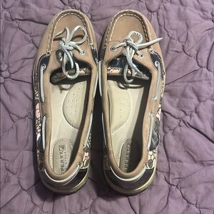 Sperry Tan and Cream Flats with Moccasin Stitching